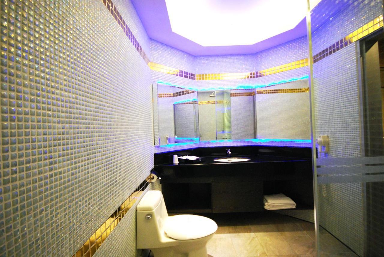 Sasha Motel Taichung Extérieur photo