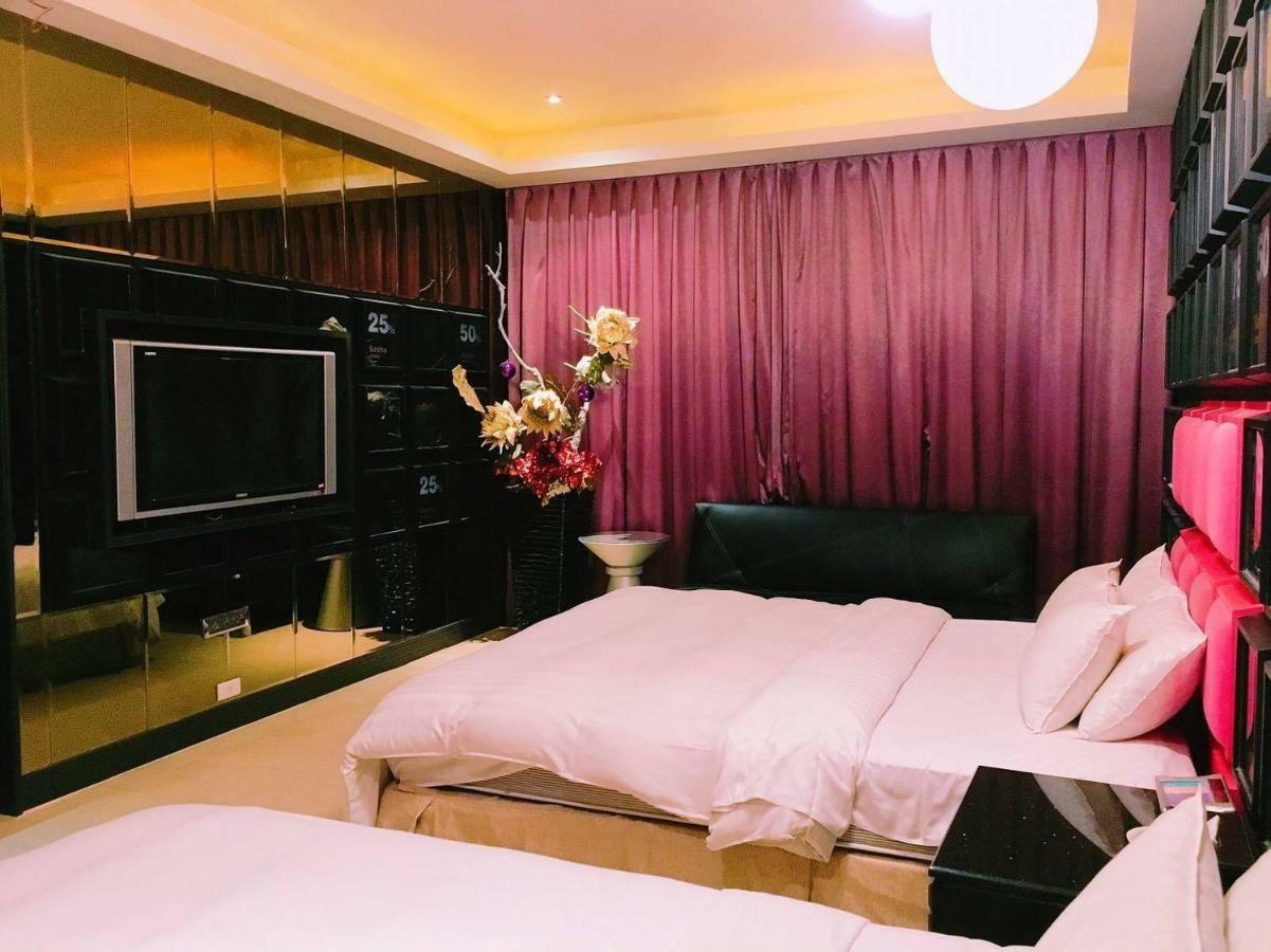 Sasha Motel Taichung Extérieur photo