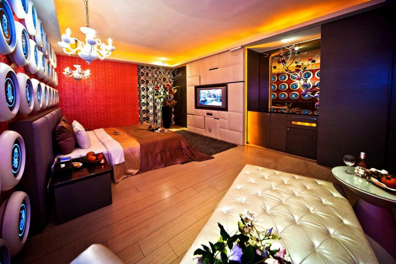Sasha Motel Taichung Extérieur photo