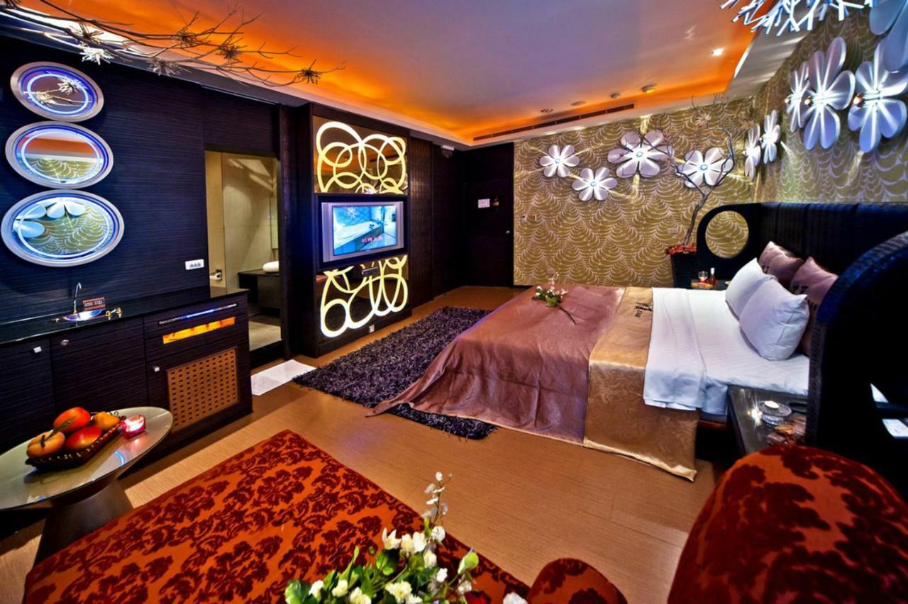 Sasha Motel Taichung Extérieur photo