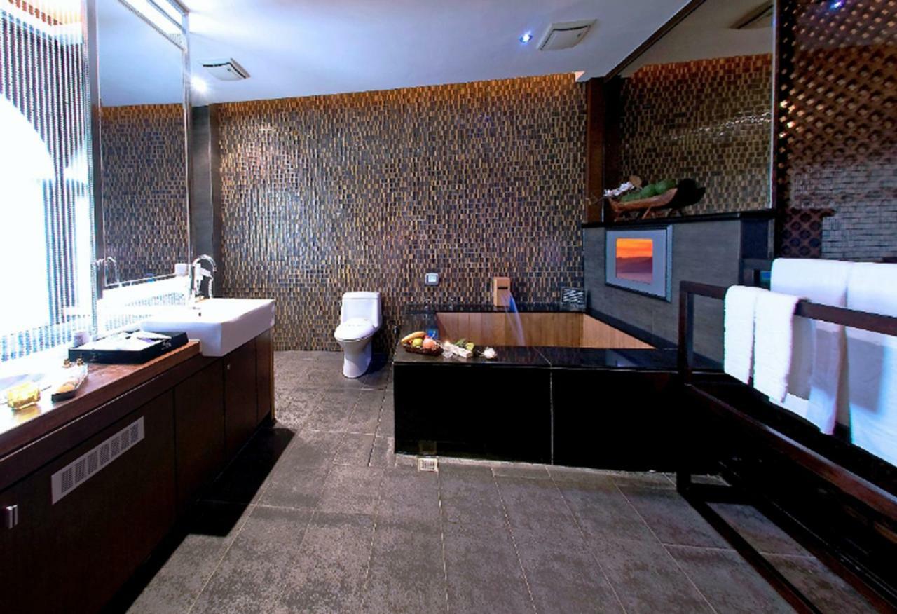 Sasha Motel Taichung Extérieur photo