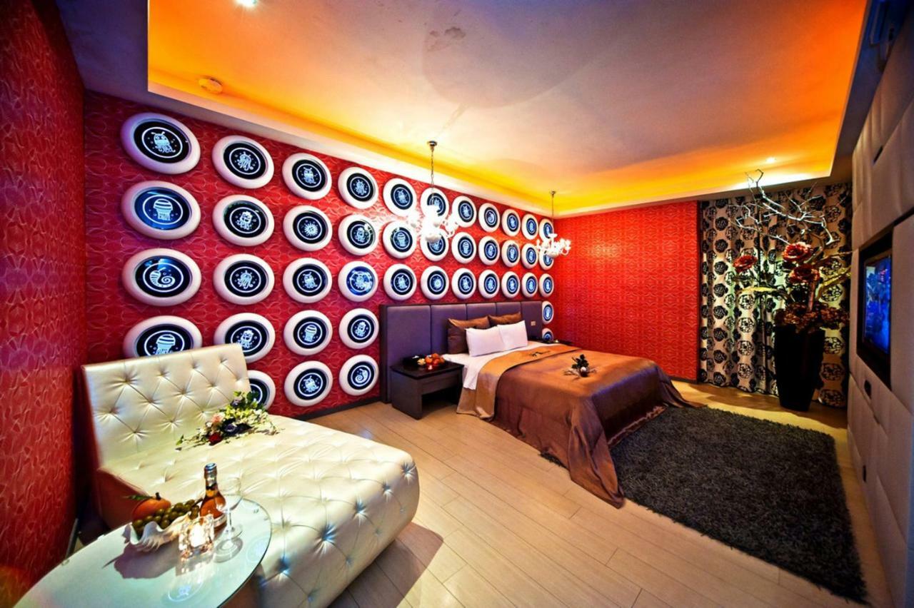 Sasha Motel Taichung Extérieur photo