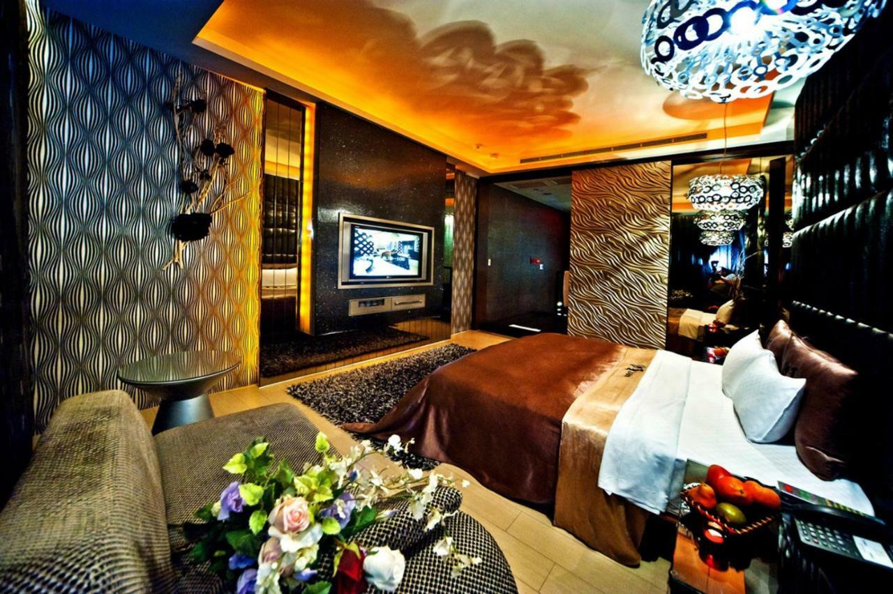 Sasha Motel Taichung Extérieur photo